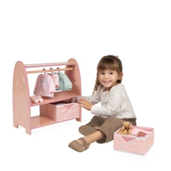 Drewniana szafa Montessori dla lalek z wieszakami DeCuevas 55874 | DeCuevas Toys